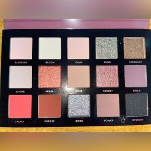 Ace Beaute Smoky Roses Eyeshadow Pallett